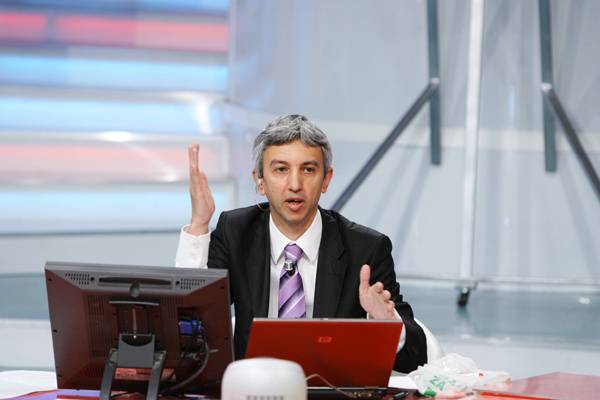 Beperelte a kormányt Dan Diaconescu