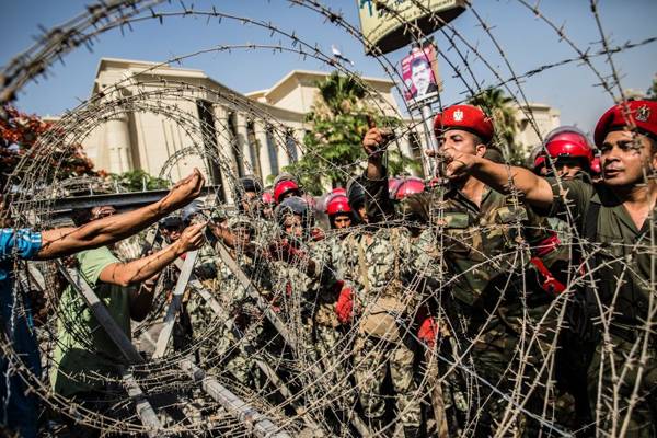 Visszájára fordult a diktatúrából a demokráciába mutató átmenet Egyiptomban