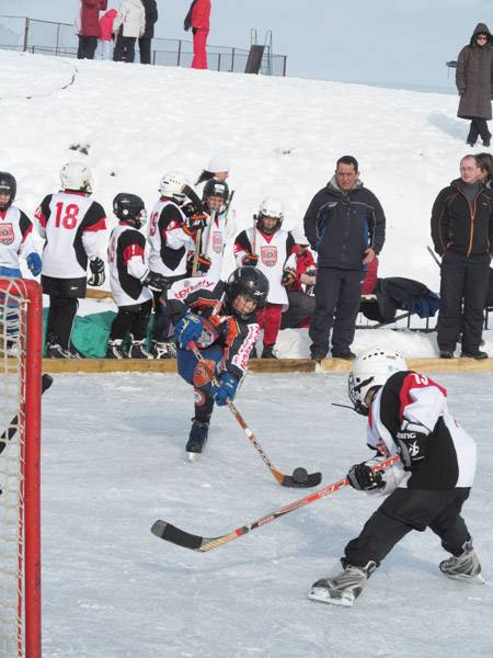  Gyerekhoki-fesztivál Királypinvinekkel