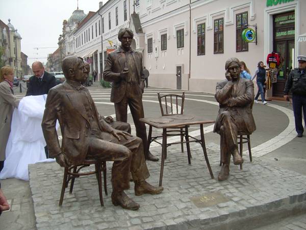 Felavatták Nagyváradon a holnapos költőket ábrázoló aktív műalkotást