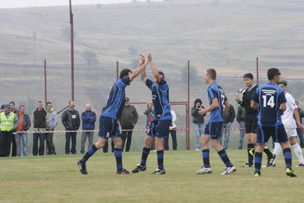 A Kolozsvári CFR vendégjátékával avatták fel a kalotaszentkirályi futballpályát