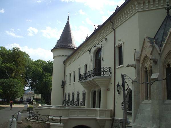 Megújult a Károlyi-kastély