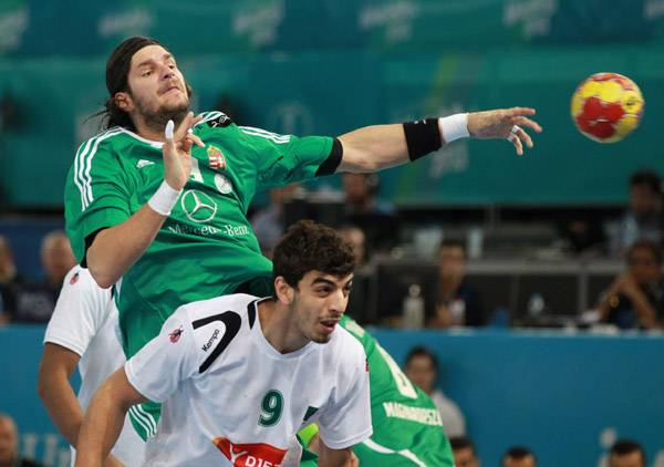 Becsülettel előre a nehezebb úton