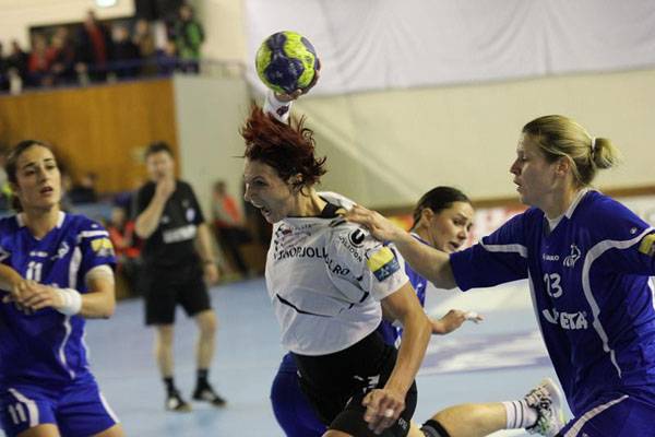 Kézilabda: csúsztak-másztak Kolozsváron