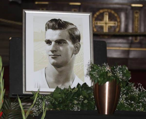 Kocsis immár otthon, Puskás mellett pihen