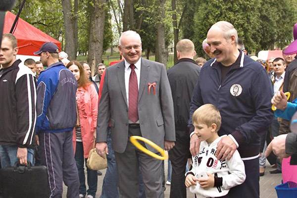 Még a parasztok is szedik a sátorfájukat Fehéroroszországban