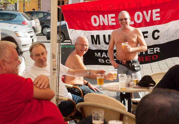 Szomjas angol drukkerhad lepte el Kolozsvár utcáit