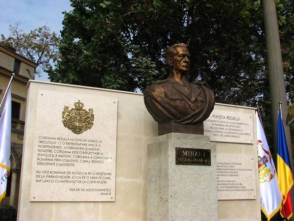 Szobor és díszdoktori cím I. Mihály királynak