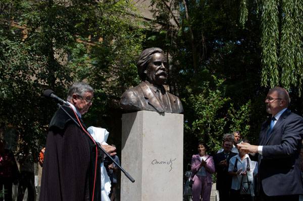 Móricz Zsigmond-szobrot avattak Börvelyben