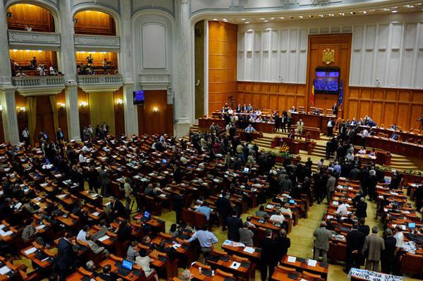 Meghúznák a nadrágszíjat Bukarestben