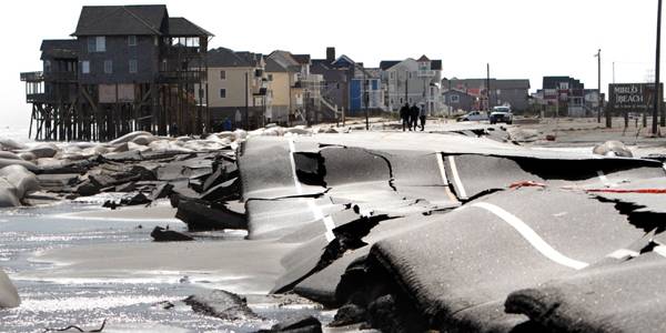 Amerika takarítja a romokat