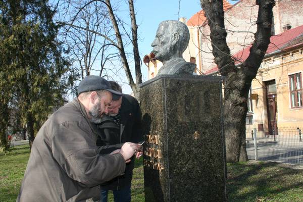 Újra teljes Czárán Gyula neve