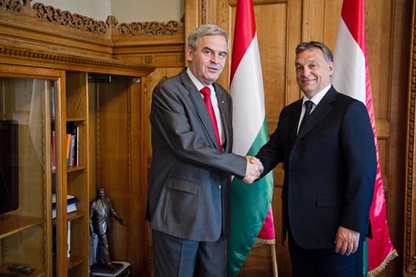 Erdélyi „nagyüzem” Orbánnál