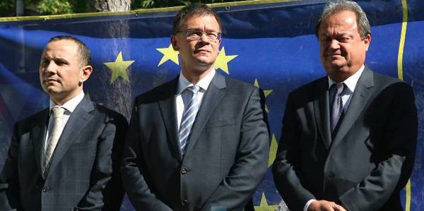 Igaz Románia Szövetség néven jobboldali tömb alakult az USL ellen