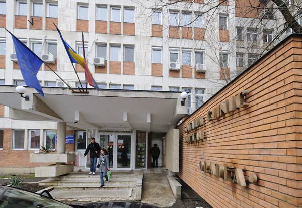 Elvándorolnak a betegek Romániából