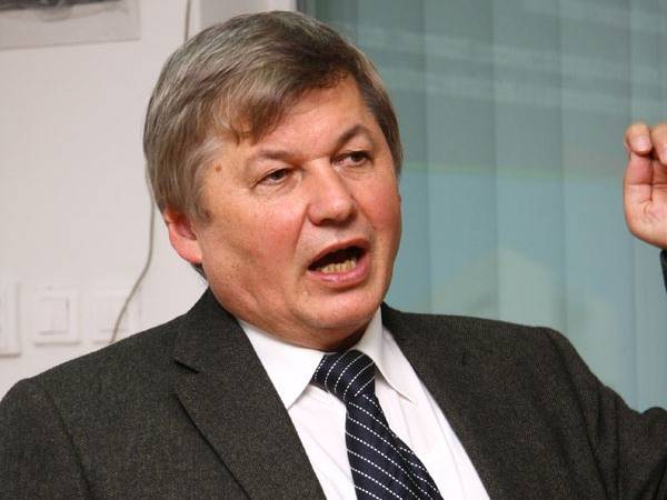 Hatósági felügyelet alatt Benedek Imre, rendőr bántalmazásával gyanúsítják a kardiológust