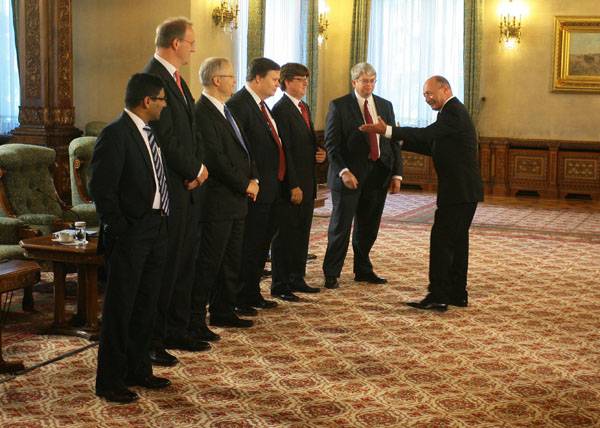 IMF: jöhet a béremelés