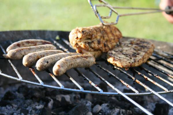 Tanácsok a grillezéshez, hogy kevesebb rákkeltő anyag keletkezzen