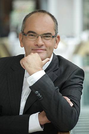 Gundel Takács Gábor: marad a Maradj talpon!