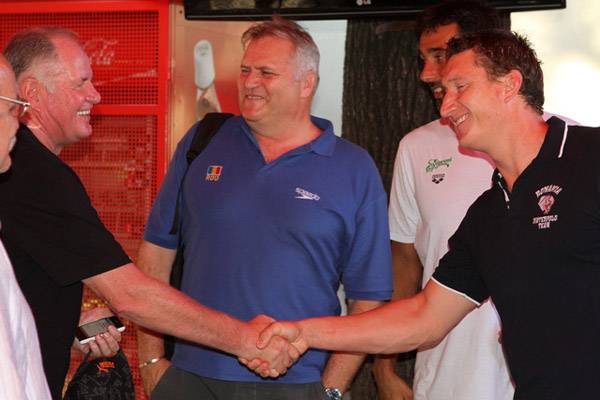 Együtt készültek a magyar és a román pólósok