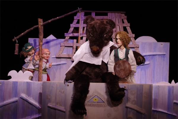  Bábdarab-ősbemutató Kolozsváron