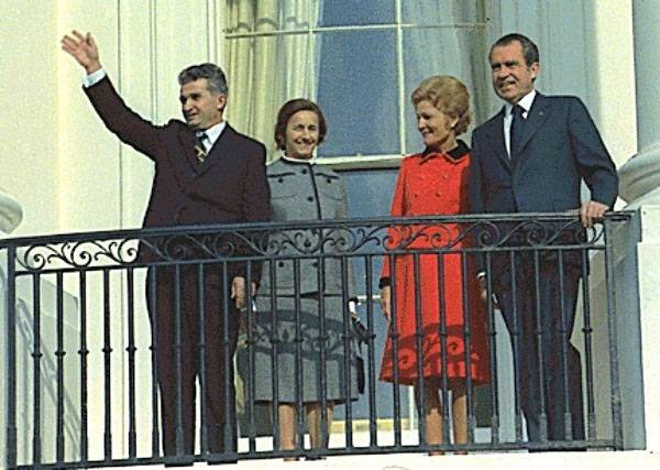 Ceaușescu egykori kémfőnöke sok borsot tört a kommunista diktátor orra alá (Archív felvétel) 