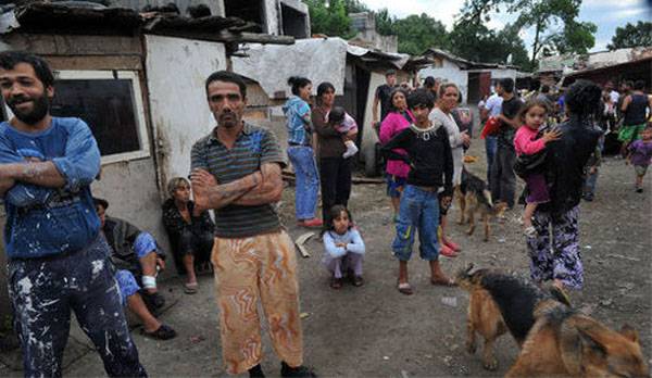 EU-falanx Párizs ellen