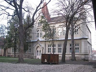 Nagykároly: el kell hagyniuk a zárdát