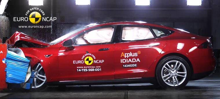Biztonságos a Tesla Model S