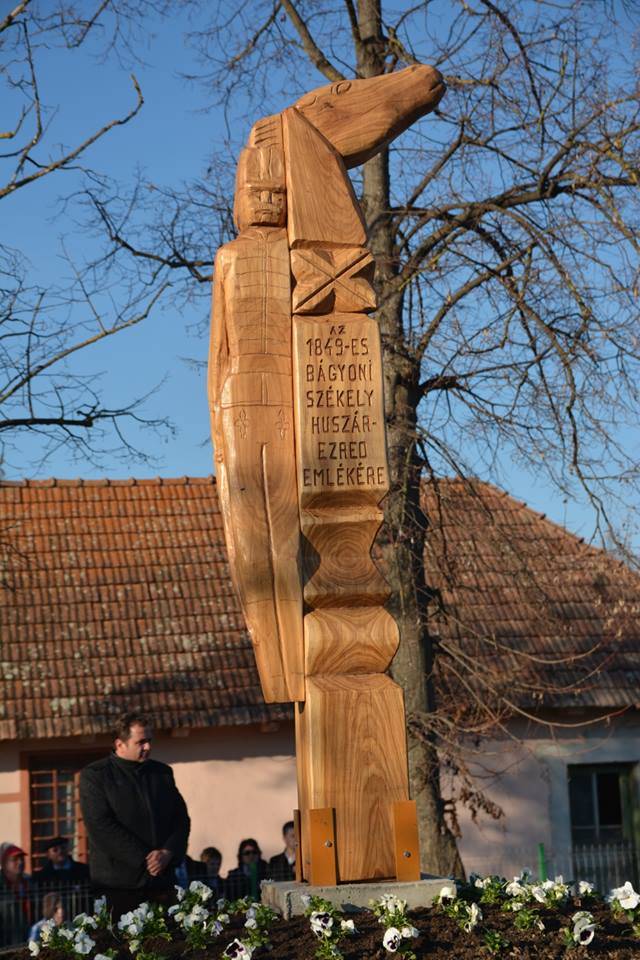 Emlékművet állítottak a bágyoni huszároknak