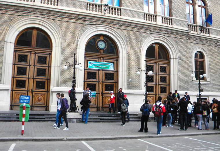 Felére csökkent az egyetemisták száma Romániában