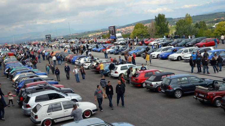 Kétezer jármű, tízezer rajongó: Volkswagen-találkozó a Hungaroringen