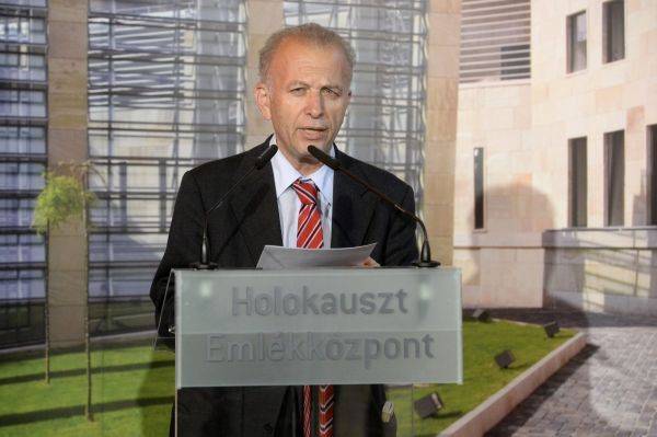 Embermentőkről nyílt tárlat Kolozsváron