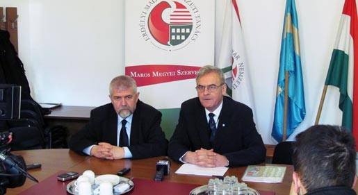 „Politikai önvédelemre” készül az EMNT és az SZNT