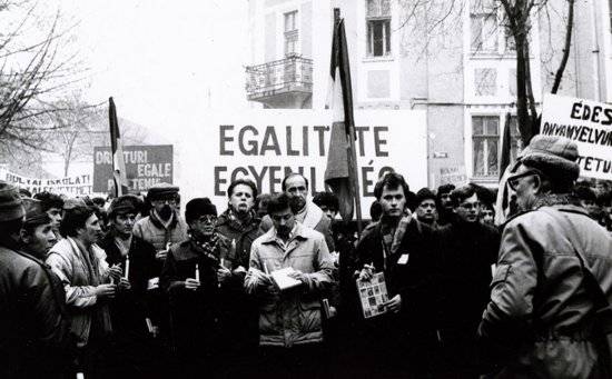 Fekete március: a Vatra Românească bérelte a buszokat