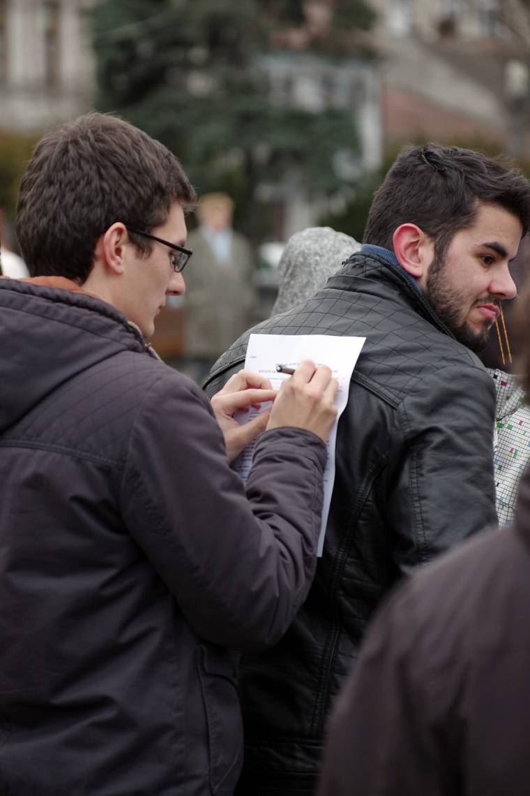 Háromszáz kérvény a többnyelvű helységnévtáblákért Kolozsváron