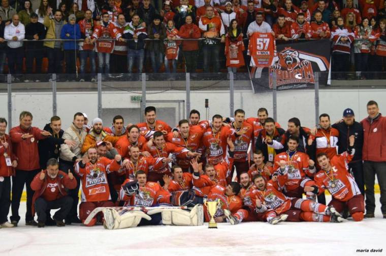 „Bronzba öntötte” a Progym a jégkorongidényt