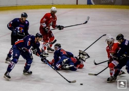 Erdélyiek nélkül rendezik a romániai hokidöntőt