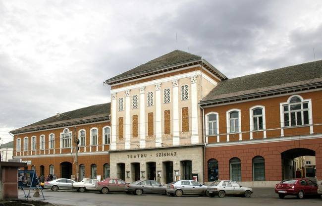 Gyermekelőadásokat, vígjátékokat, klasszikus és kortárs drámákat mutatnak be az erdélyi magyar színházak az új évadban