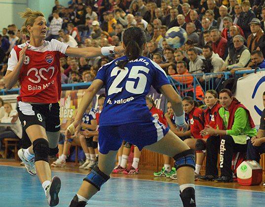 A román válogatott megkörnyékezte Szűcs Gabriellát