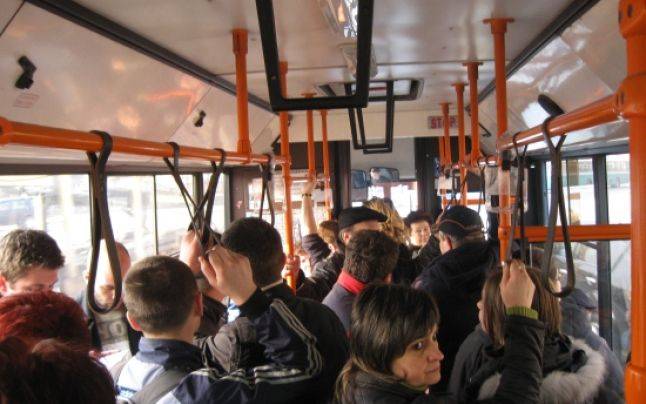 Fegyvert kapnak a temesvári jegyellenőrök