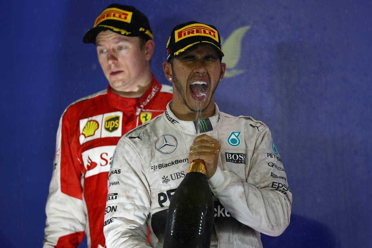 Räikkönen szenzációs körrel nyerte az időmérőt, a verseny végén mégis Hamilton örülhetett 