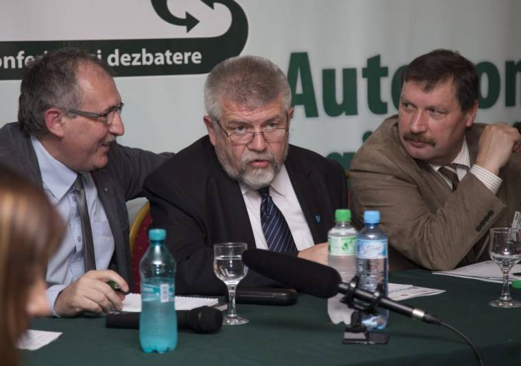 Kulturális autonómiát ígérnek a románoknak