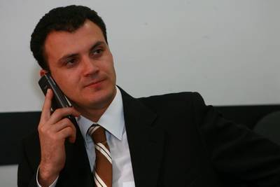 Törvényesítenék a feltöltőkártyás mobiltelefonok lehallgatását