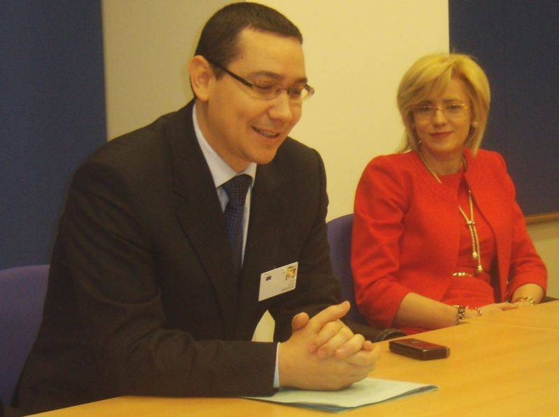 Dörzsölheti a tenyerét. Victor Ponta újabb neves politikust „szerzett” volt pártjától 
