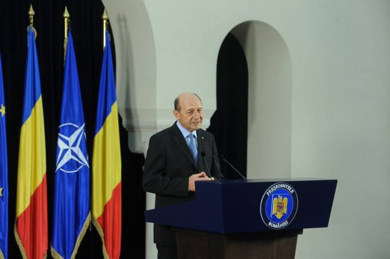 Ponta-ellenes szavazatra buzdít Băsescu