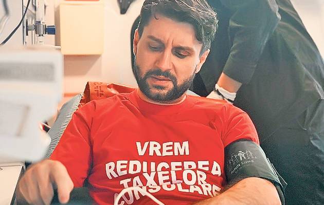 Tizenhat honatya léphet éhségsztrájkba