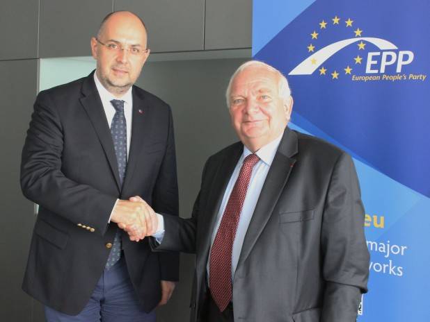 Igazságügy: nem teszi ki az ablakba az RMDSZ az Európai Néppárttól kapott bírálatot
