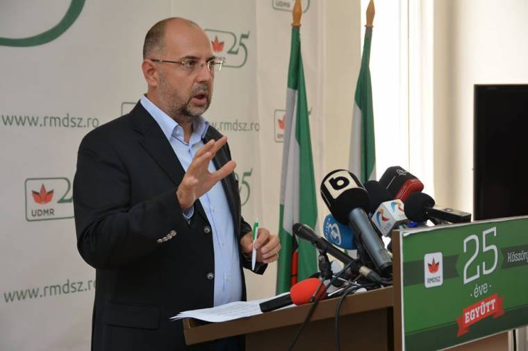 Össztűz az RMDSZ autonómiatervezetére