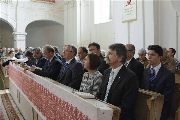 Kövér: politikai kiállás kell az autonómiáért